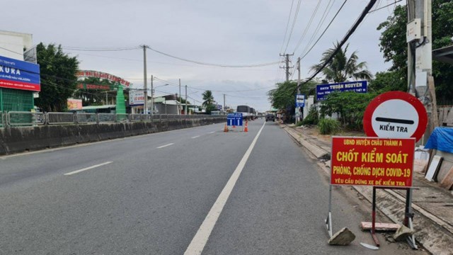 Hậu Giang: Nới lỏng vòng trong, siết chặt vòng ngoài