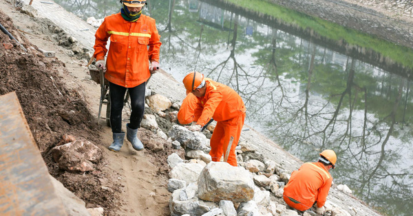 Hệ thống cống ngầm gom nước thải 'giải cứu' sông Tô Lịch được lắp đặt ra sao?