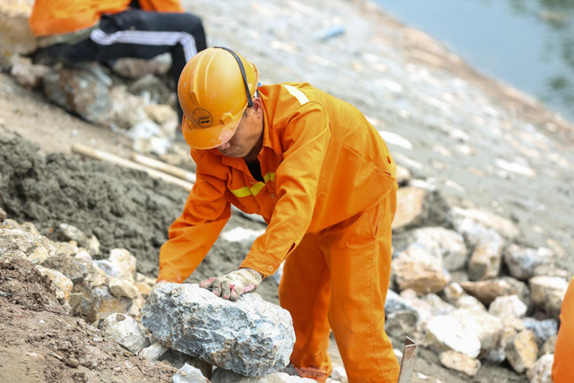  Hệ thống cống ngầm gom nước thải giải cứu sông Tô Lịch được lắp đặt ra sao? - Ảnh 6.