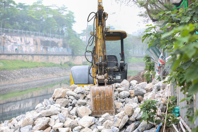  Hệ thống cống ngầm gom nước thải giải cứu sông Tô Lịch được lắp đặt ra sao? - Ảnh 8.