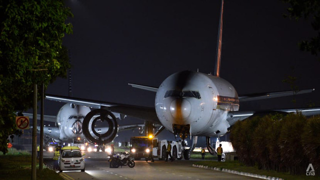 Hình ảnh độc nhất vô nhị: Siêu máy bay A380 xếp hàng đi trên đường phố Singapore và cái kết buồn cho những gã khổng lồ của bầu trời - Ảnh 2. Hình ảnh độc nhất vô nhị: Siêu máy bay A380 xếp hàng đi trên đường phố Singapore và cái kết buồn cho những gã khổng lồ của bầu trời - Ảnh 2.
