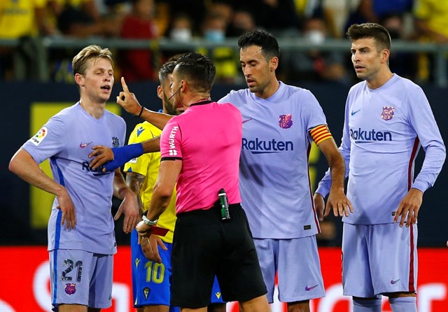 hlv-koeman-nhan-the-do-truc-tiep-barca-lao-doc-chua-tung-thay-sau-18-nam_1.jpg hlv-koeman-nhan-the-do-truc-tiep-barca-lao-doc-chua-tung-thay-sau-18-nam_1.jpg