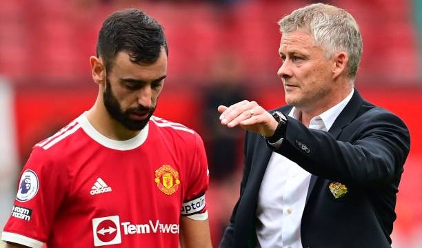 HLV Man United tố Aston Villa ghi bàn việt vị, tiết lộ không cho Ronaldo sút 11m