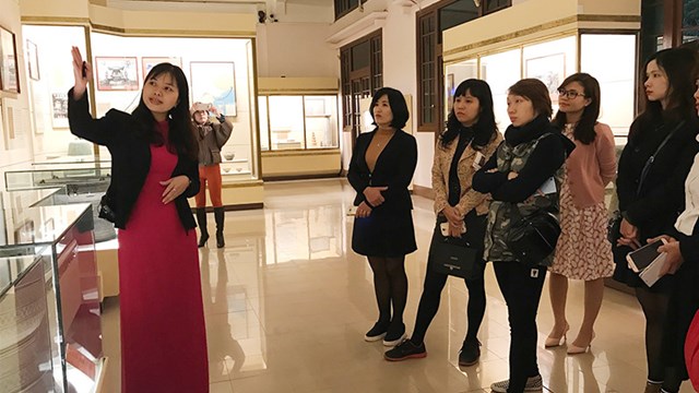 Hỗ trợ hướng dẫn viên du lịch gặp khó khăn
