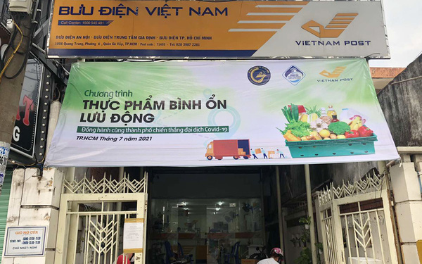 Hỗ trợ người dân Tp.HCM mua sắm giữa đại dịch Covid-19: Từ bưu cục, bưu điện đến chuỗi Con cưng, Guardian, Vinshop sẽ bán rau củ quả, hàng đông lạnh…. - Ảnh 1.