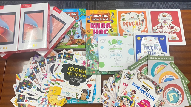 Hỗ trợ thiết bị học tập và tủ sách cho 15 trường học ở Đông Anh, Hưng Yên và Bình Dương