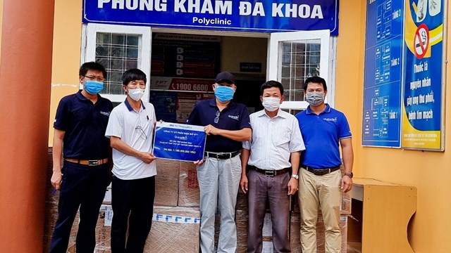 Hỗ trợ tỉnh Quảng Bình một vạn bộ kit test nhanh Covid-19