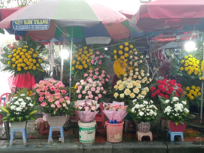 hoa-gia-hoa-polime-39lan-luot39-hoa-tuoi-tr234n-thi-truong-qu224-8-3_1.jpg hoa-gia-hoa-polime-39lan-luot39-hoa-tuoi-tr234n-thi-truong-qu224-8-3_1.jpg