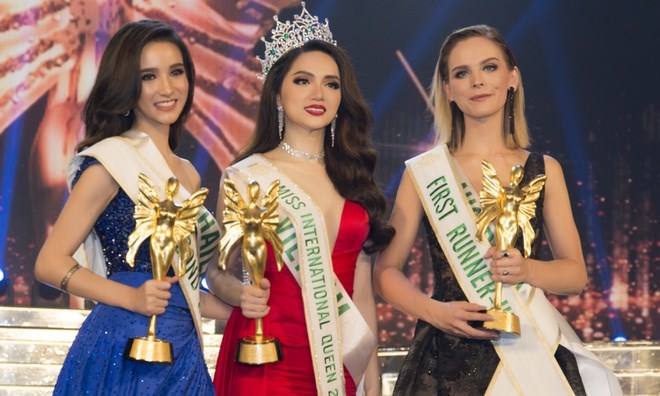hoa-hau-chuyen-gioi-huong-giang-h224nh-tr236nh-ho224n-thien-nhan-sac-v224-t224i-nang_4.jpg hoa-hau-chuyen-gioi-huong-giang-h224nh-tr236nh-ho224n-thien-nhan-sac-v224-t224i-nang_4.jpg