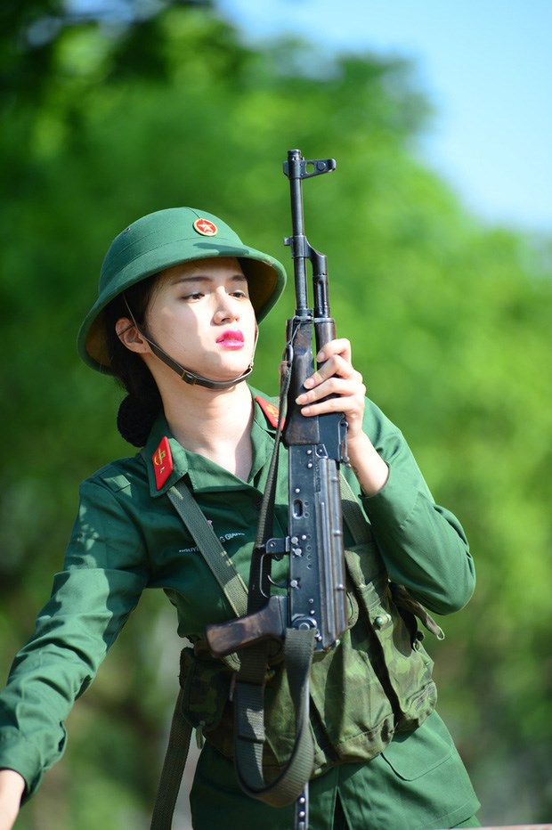 hoa-hau-chuyen-gioi-huong-giang-h224nh-tr236nh-ho224n-thien-nhan-sac-v224-t224i-nang_5.jpg hoa-hau-chuyen-gioi-huong-giang-h224nh-tr236nh-ho224n-thien-nhan-sac-v224-t224i-nang_5.jpg