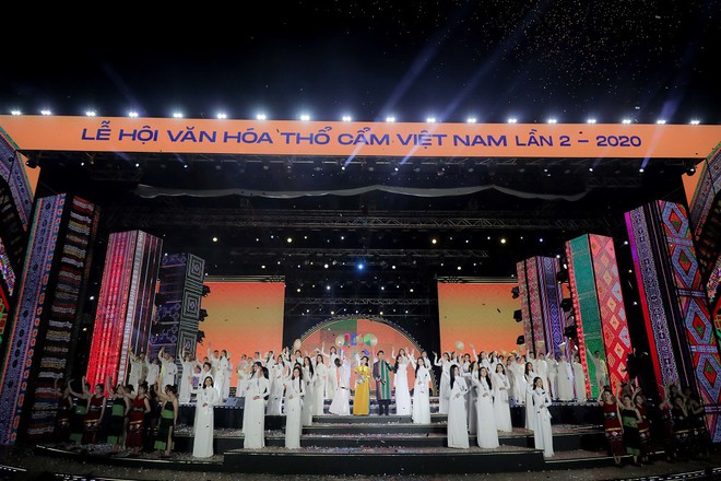 Hoa hậu Khánh Ngân và top 30 thí sinh Miss Tourism Vietnam rạng rỡ tại Lễ hội thổ cẩm - ảnh 3