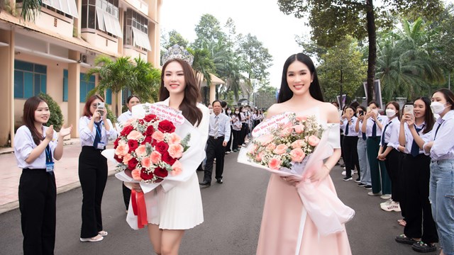 Hoa hậu Mai Phương, Á hậu Phương Anh truyền cảm hứng thi hoa hậu cho các bạn trẻ 