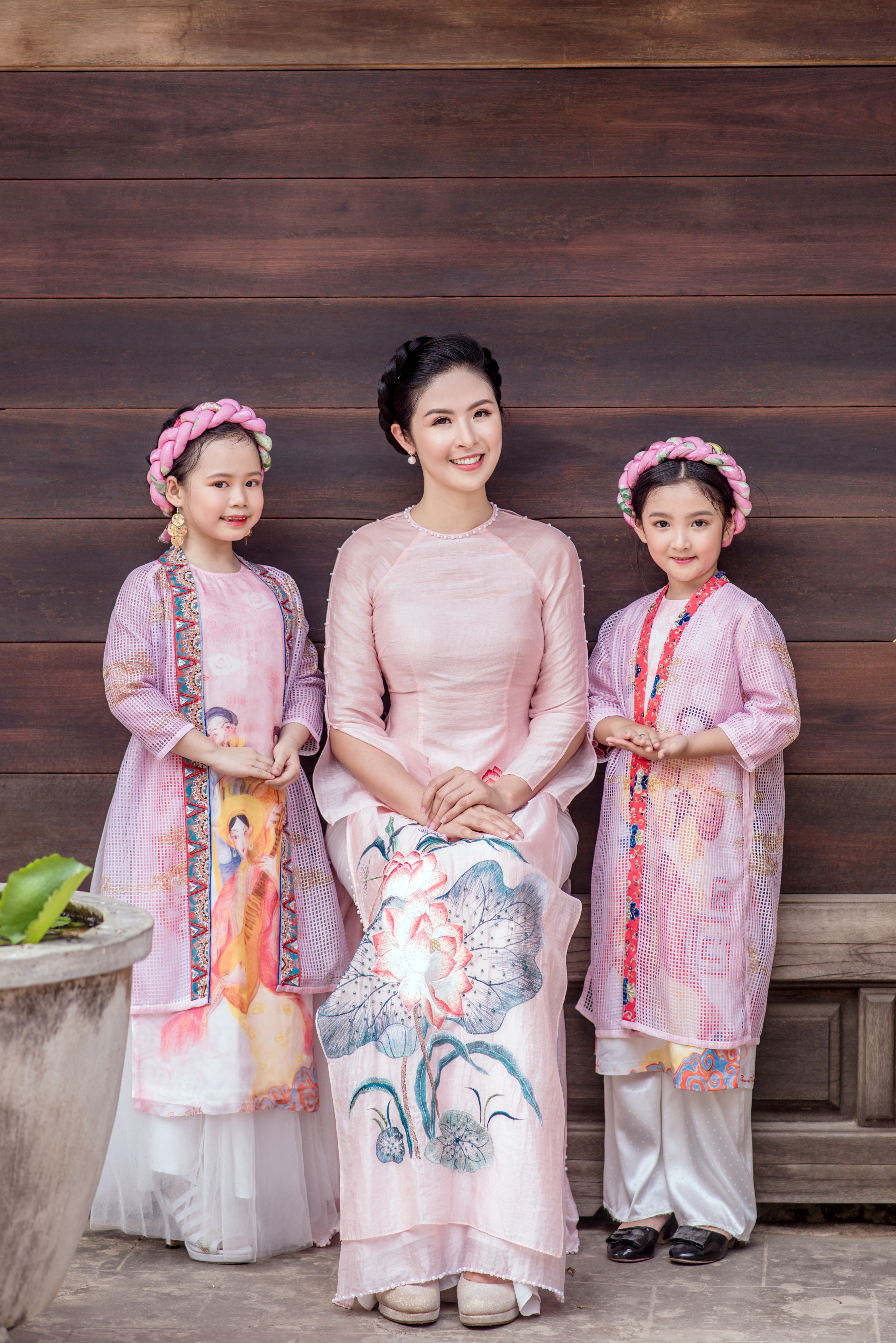 hoa-hau-ngoc-h226n-dau-d225u-noi-niem-mang-225o-d224i-truyen-thong-vuon-tam-the-gioi_6.jpeg hoa-hau-ngoc-h226n-dau-d225u-noi-niem-mang-225o-d224i-truyen-thong-vuon-tam-the-gioi_6.jpeg
