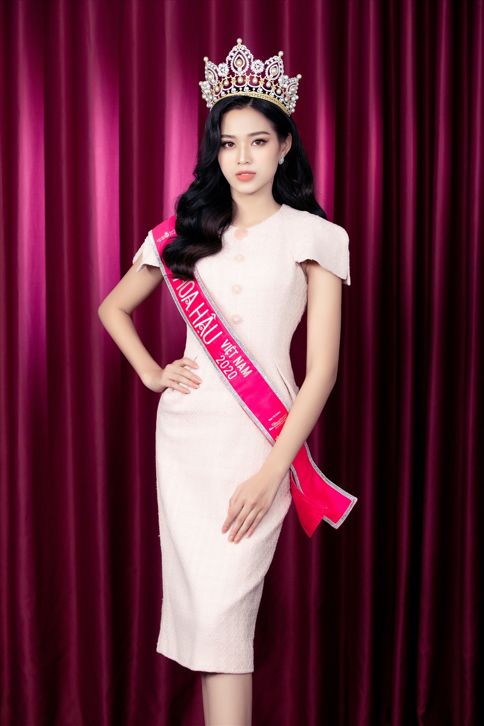 Hoa hậu Việt Nam 2020 mong muốn hỏi hỏi từ đàn chị Tiểu Vy. Ảnh: SV