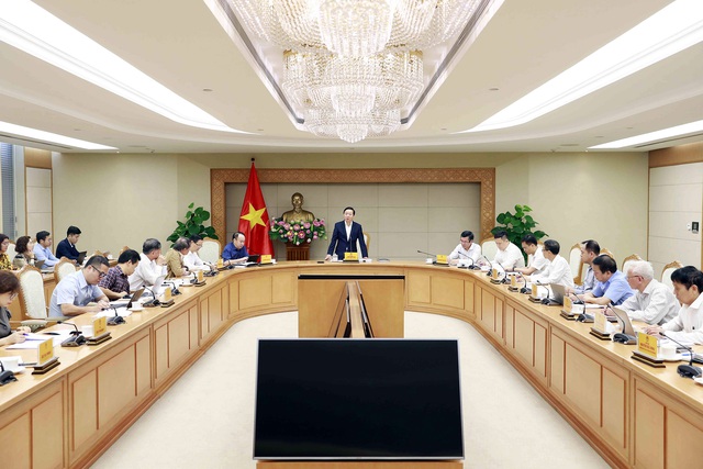 Phó Thủ tướng Chính phủ Trần Hồng Hà tại buổi làm việc với Lãnh đạo Bộ Giáo dục và Đào tạo và các chuyên gia, nhà khoa học, nhà quản lý về dự thảo Chiến lược phát triển giáo dục giai đoạn đến 2030, tầm nhìn đến năm 2045.