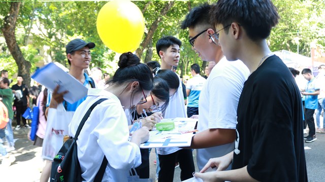 Học phí đại học tăng mạnh, sinh viên nói gì?