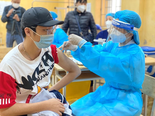 hoc-sinh-h224-noi-duoc-ti234m-vaccine-ngua-covid-19_10.jpg