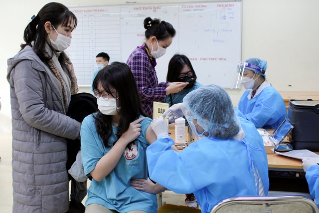 hoc-sinh-h224-noi-duoc-ti234m-vaccine-ngua-covid-19_11.jpg