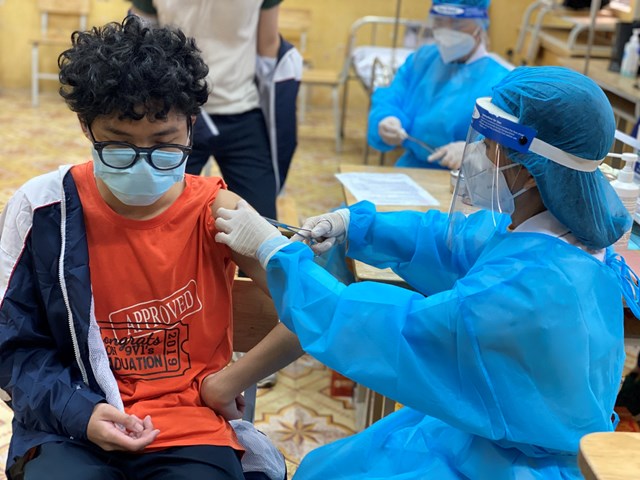 hoc-sinh-h224-noi-duoc-ti234m-vaccine-ngua-covid-19_3.jpg
