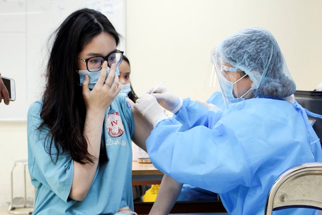 hoc-sinh-h224-noi-duoc-ti234m-vaccine-ngua-covid-19_8.jpg