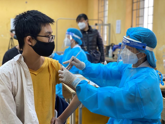 hoc-sinh-h224-noi-duoc-ti234m-vaccine-ngua-covid-19_9.jpg
