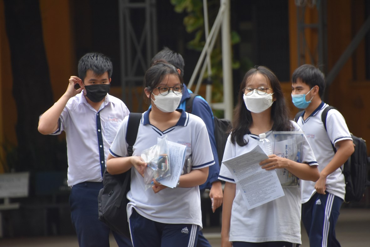 hoc-sinh-hoang-mang-khi-de-thi-ngu-van-nam-hoc-toi-kh244ng-su-dung-ngu-lieu-sgk_1.jpg hoc-sinh-hoang-mang-khi-de-thi-ngu-van-nam-hoc-toi-kh244ng-su-dung-ngu-lieu-sgk_1.jpg