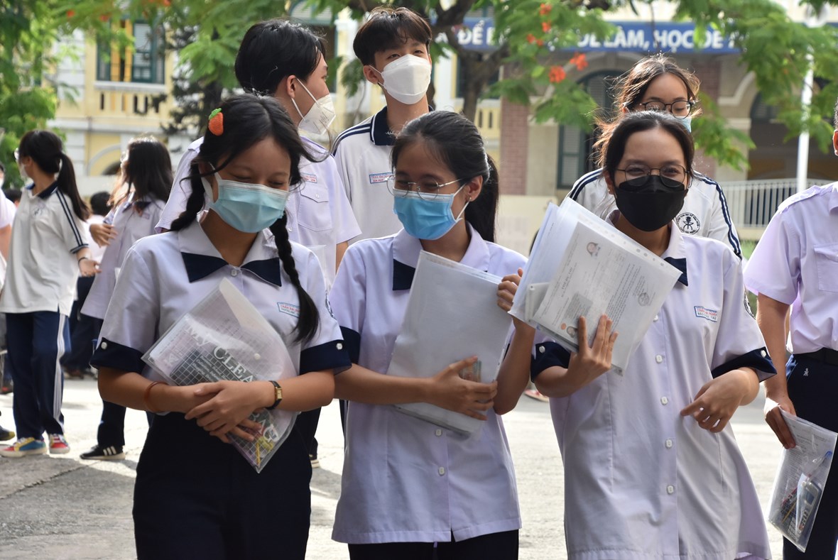 hoc-sinh-hoang-mang-khi-de-thi-ngu-van-nam-hoc-toi-kh244ng-su-dung-ngu-lieu-sgk_2.jpg hoc-sinh-hoang-mang-khi-de-thi-ngu-van-nam-hoc-toi-kh244ng-su-dung-ngu-lieu-sgk_2.jpg