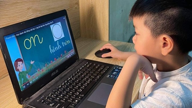 Học sinh lớp 1 học trực tuyến: Các trường đã chuẩn bị gì?