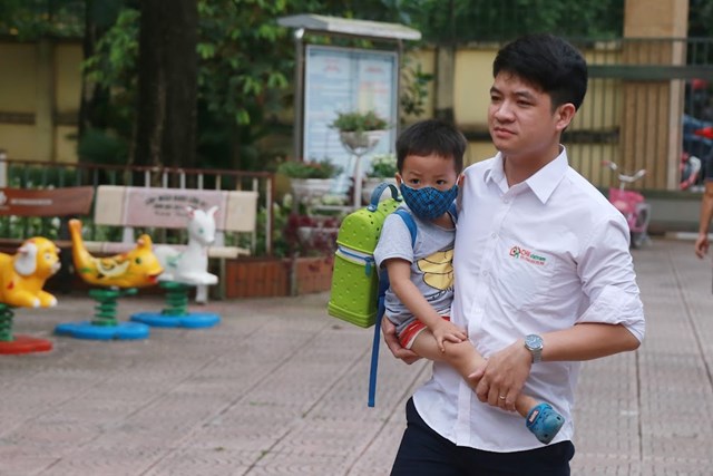 hoc-sinh-mam-non-den-truong-bao-ng224y-tr244ng-ng243ng-vo-242a_1.jpg hoc-sinh-mam-non-den-truong-bao-ng224y-tr244ng-ng243ng-vo-242a_1.jpg