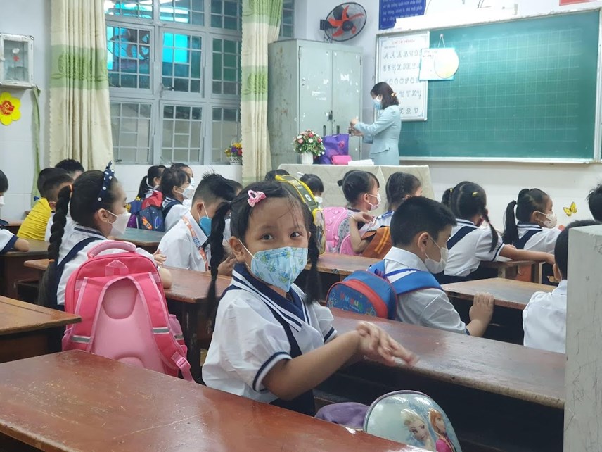 hoc-sinh-tieu-hoc-o-tp-ho-ch237-minh-toi-truong-39l224m-quen39-truoc-khi-di-hoc_1.jpg hoc-sinh-tieu-hoc-o-tp-ho-ch237-minh-toi-truong-39l224m-quen39-truoc-khi-di-hoc_1.jpg