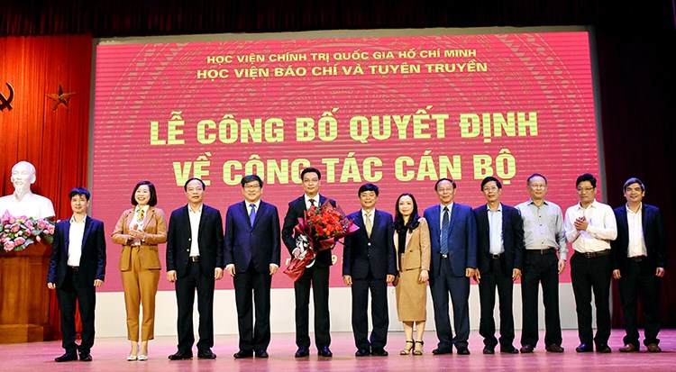 hoc-vien-b225o-ch237-v224-tuy234n-truyen-c243-t226n-ph243-gi225m-doc_3.jpeg