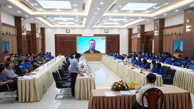 Hơn 1.000 thanh niên Quảng Trị tham gia đối thoại với Chủ tịch UBND tỉnh