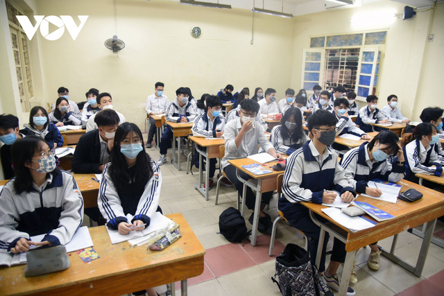 Hơn 2 triệu học sinh Hà Nội trở lại trường trong điều kiện phòng dịch được siết chặt - Ảnh 11.