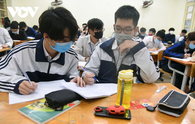 Hơn 2 triệu học sinh Hà Nội trở lại trường trong điều kiện phòng dịch được siết chặt - Ảnh 17.