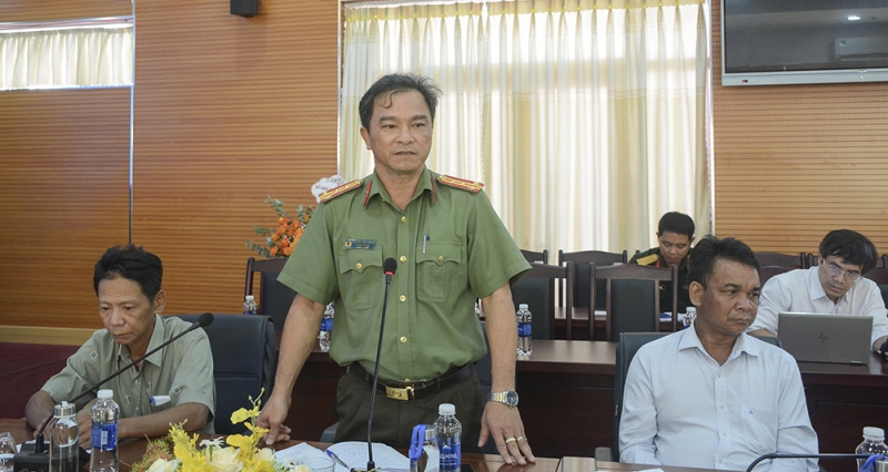 Đại tá Nguyễn Hữu Lương, Trưởng phòng PA03, Công an tỉnh Đắk Lắk trả lời câu hỏi của phóng viên liên quan đến công tác tuyên truyền, thông tin cho kỳ thi diễn ra an toàn, đúng kế hoạch.