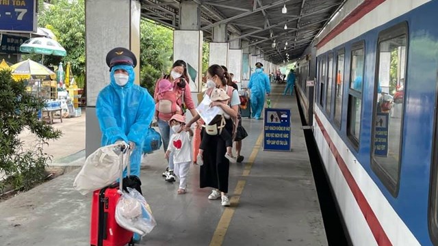 Hơn 600 hành khách lên tàu về quê miễn phí