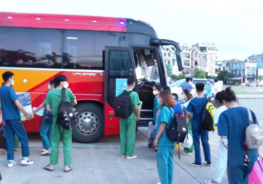 Hơn 800 ‘chiến sĩ áo trắng’ tinh nhuệ của Bắc Giang thần tốc lên đường chi viện cho Thủ Đô