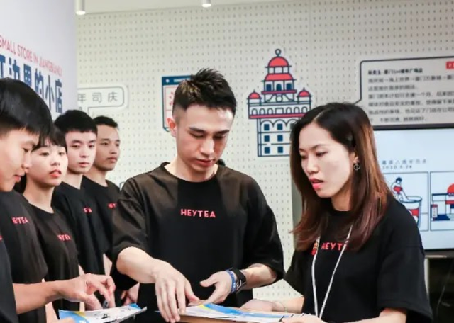 Hot boy doanh nhân, cha đẻ của thương hiệu trà sữa HEYTEA: 19 tuổi lập nghiệp, 29 tuổi sở hữu khối tài sản siêu khủng - Ảnh 1. Hot boy doanh nhân, cha đẻ của thương hiệu trà sữa HEYTEA: 19 tuổi lập nghiệp, 29 tuổi sở hữu khối tài sản siêu khủng - Ảnh 1.