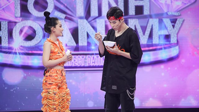 ‘Hot girl’ 2k2 mang cơm mực tự nấu đến tỏ tình anh cả Trung Huy