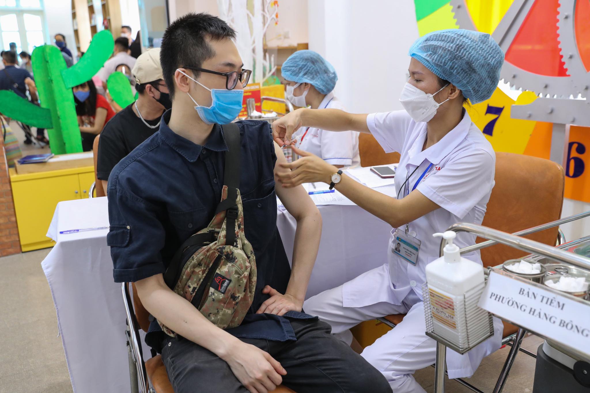 Hướng dẫn mới nhất về biện pháp áp dụng với người về từ vùng dịch COVID-19
