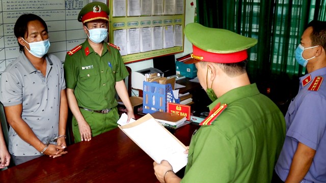 Huy động hơn 100 cán bộ, chiến sĩ bắt giữ nhóm đối tượng nghi bảo kê tại cảng Hòn La
