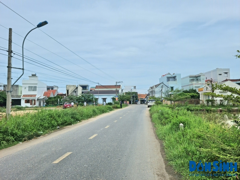Trục đường 2/9 nằm vị trí đắc địa, (gần chợ, UBND xã và Quốc lộ 1A) giá đất khu vực này đang “sốt” sình sịch