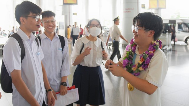 IMO 2022: Rạng rỡ ngày trở về