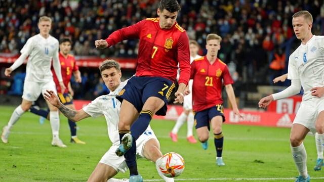 Italia hạ Thổ Nhĩ Kỳ 3-2, Anh, Pháp và Tây Ban Nha thắng đậm
