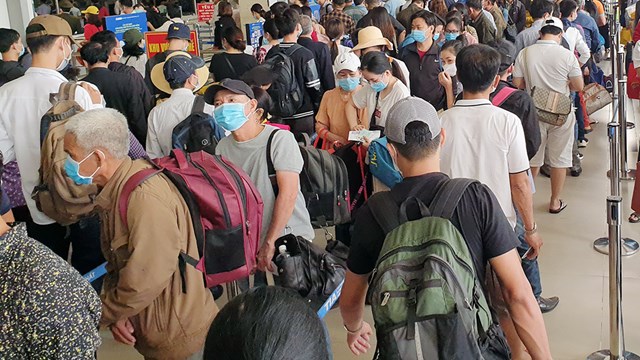 Kéo giảm ùn tắc tại sân bay Tân Sơn Nhất