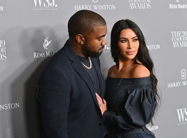 Kanye West được cho liên quan tới bức tượng cổ nhập khẩu lấy tên vợ Kim Kardashian - ảnh 1