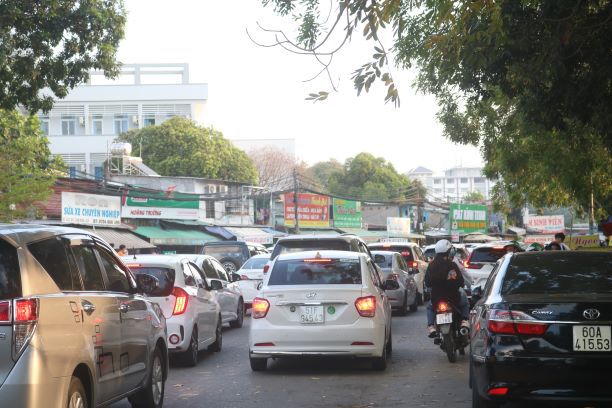 Kẹt xe ở làng Đại học sáng ngày thi đánh giá năng lực - ảnh 1