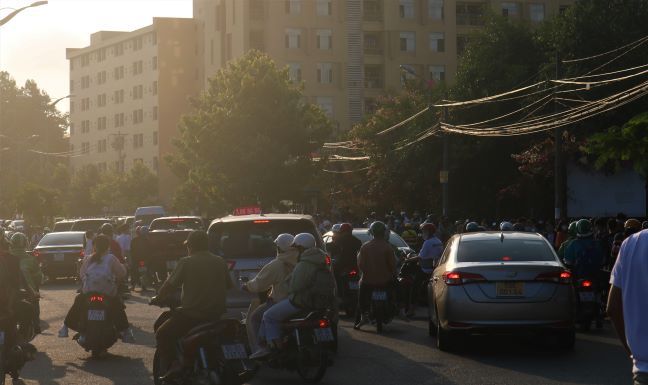 Kẹt xe ở làng Đại học sáng ngày thi đánh giá năng lực - ảnh 2