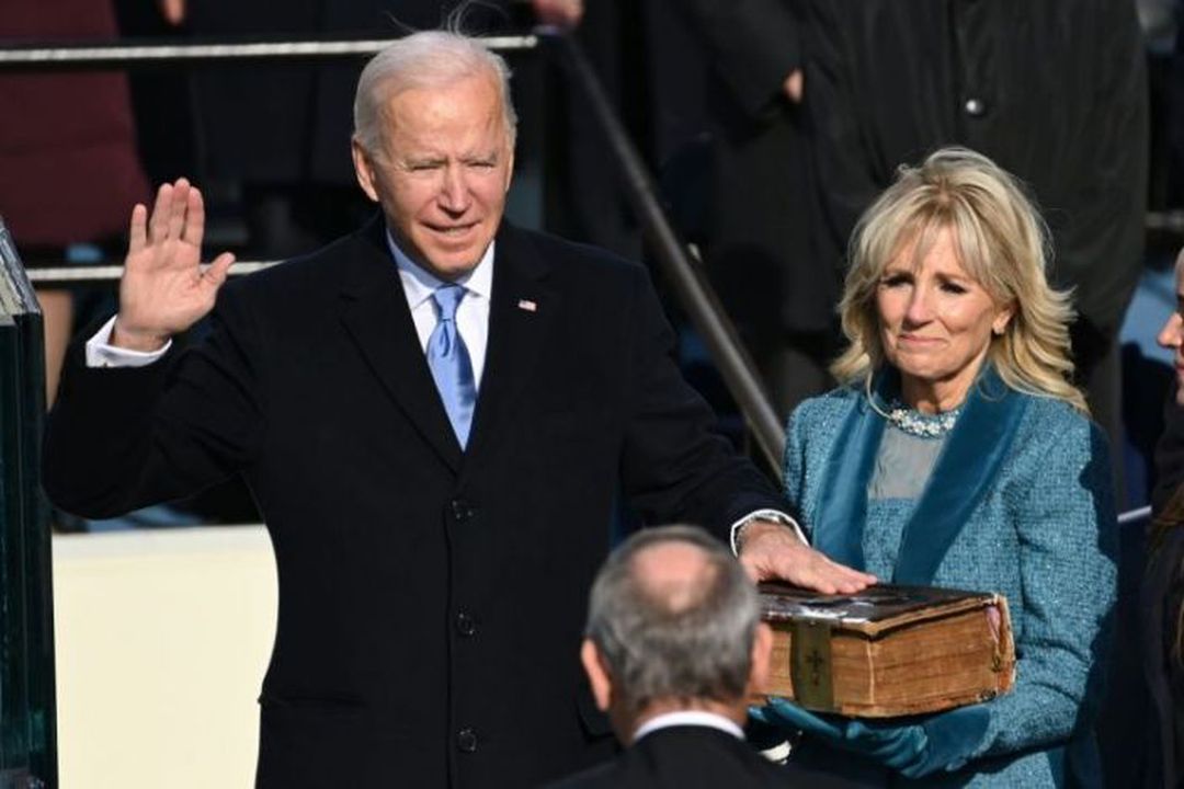 Kêu gọi dùng hàng Mỹ, ông Biden đeo đồng hồ Thụy Sĩ giá 7.000 USD