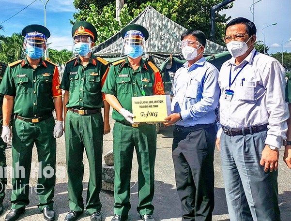 kh225nh-h242a-chi-12-ty-dong-ho-tro-luc-luong-tuyen-dau-chong-dich_1.jpg kh225nh-h242a-chi-12-ty-dong-ho-tro-luc-luong-tuyen-dau-chong-dich_1.jpg